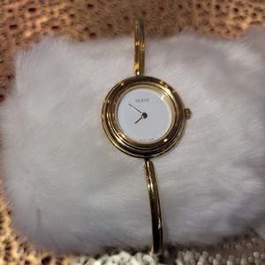 Gucci watch with changeable face